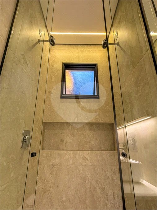 Indaiatuba - Condominio Sapezal - R$ 2.400.000,00 - Área Total 360,00 m² - Área Construída 213,32 m² - TÉRREA - 03 suítes sendo a master com closet; - Escritório; Lavabo; Cozinha com cooktop e planejados; Gourmet com churrasqueira; Ambientes preparados para ar condicionado; Piscina com cascata,
