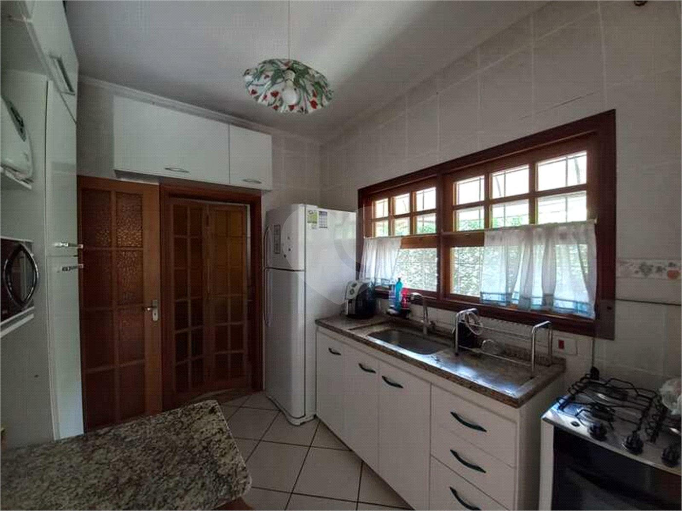 Casa à venda com 3 quartos, sendo 1 suíte, no condomínio Outeiro das Flores 2, Itupeva - SP