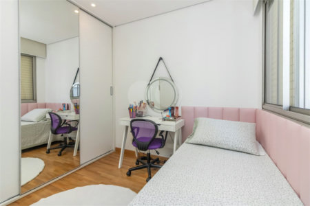 Apartamento à venda com 3 quartos, sendo 1 suíte, em Itaim Bibi, São Paulo, SP
