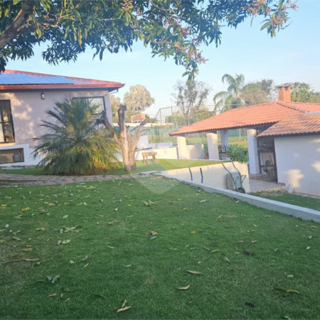 Indaiatuba- condominio Vale das Laranjeiras - Itaici - Terreno 3040,00 ms- construida 220ms - 3 dormitórios, sendo 2 suítes e uma suíte master com closet, além de uma sala ampla com 3 ambientes, Cozinha planejada,, campo de futebol/vôlei, Area de lazer com piscina, espaço gourmet com churrasque