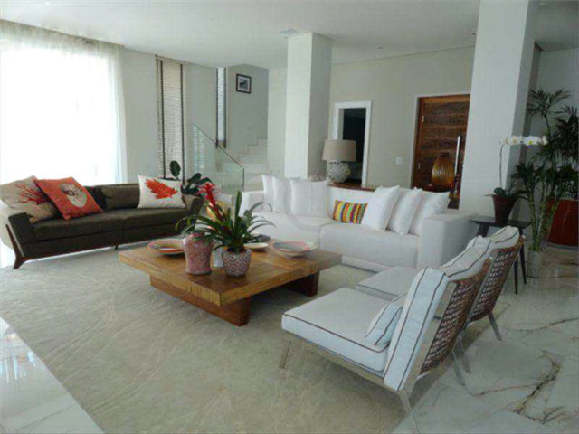 Apartamento à venda com 3 suítes em Jardim Virgínia, Guarujá, SP