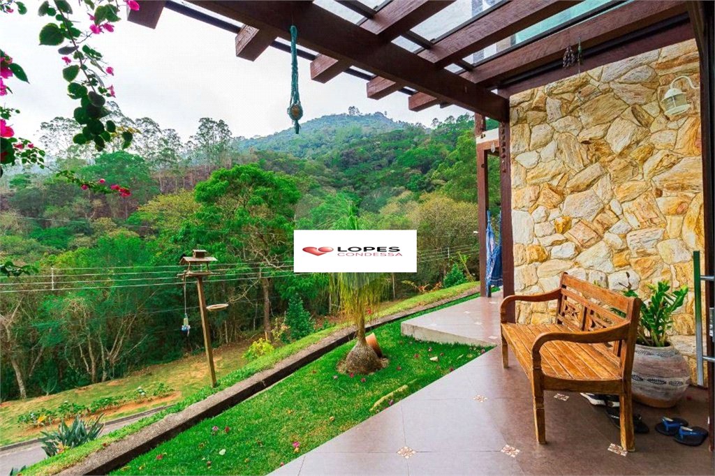 Casa à venda com 5 quartos, sendo 1 suíte, no condomínio Canada Village, Mairiporã - SP