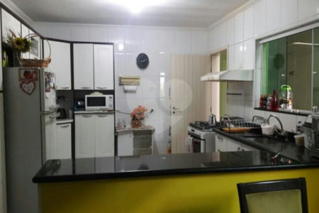 Sobrado à venda com 3 quartos, sendo 1 suíte,  em Vila Mazzei, São Paulo, SP