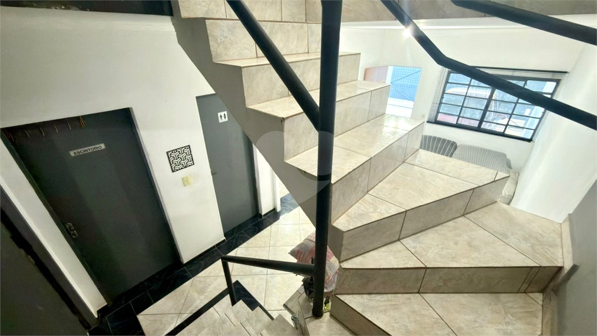 Sobrado à venda com 4 quartos, sendo 1 suíte, em Jardim Wanel Ville V, Sorocaba, SP