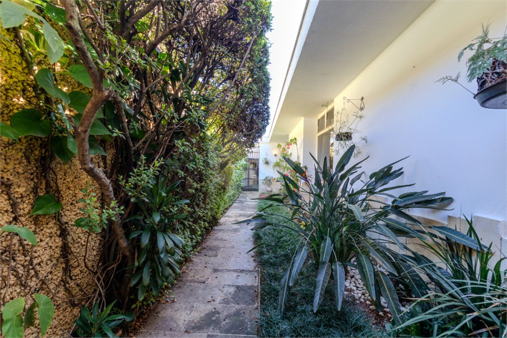 Casa Térrea à venda com 4 quartos, sendo 1 suíte, em Brooklin, São Paulo, SP