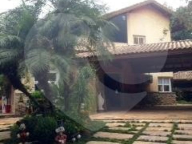 Sobrado à venda com 4 quartos, sendo 2 suítes,  em Alpes da Cantareira, Mairiporã, SP