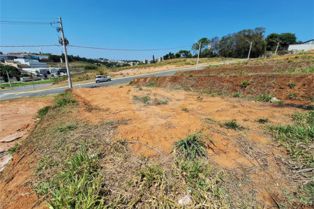 Terreno à venda com 1 suíte no condomínio Comercial Independência, Vinhedo - SP
