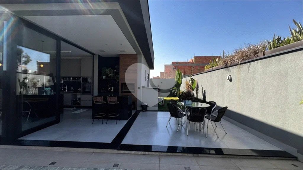 Casa térrea com 3 amplas suítes, á venda no Condomínio Morada do Engenho em Piracicaba/SP.