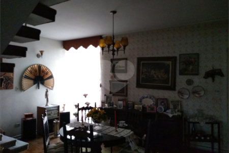 Casa à venda com 4 quartos, sendo 1 suíte, em Campo Belo, São Paulo, SP