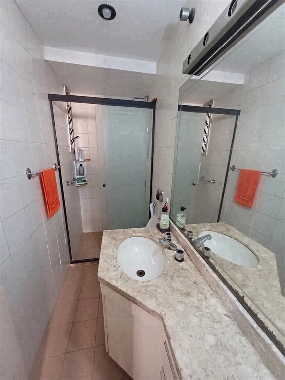 Apartamento à venda com 3 quartos, sendo 1 suíte, em Jardim das Acácias, São Paulo, SP