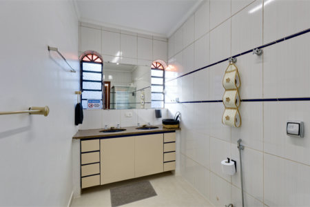 Casa Térrea à venda com 5 quartos, sendo 2 suítes, em Alto da Boa Vista, São Paulo, SP