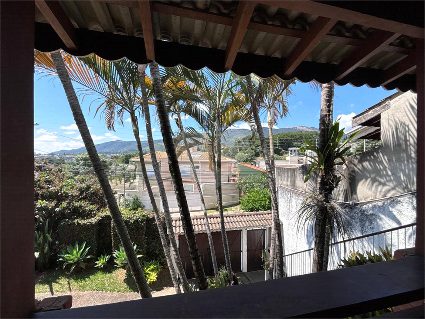 Casa à venda com 5 quartos, sendo 2 suítes,  em Jardim Maristela, Atibaia, SP
