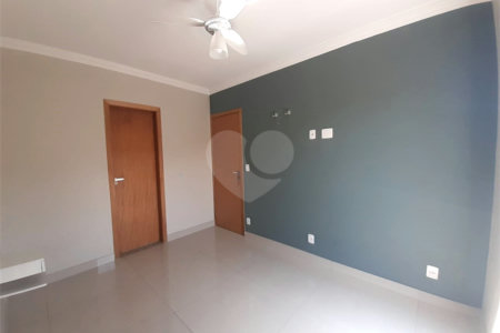 Casa à venda com 3 quartos, sendo 1 suíte, no condomínio Apeu, São Paulo - SP