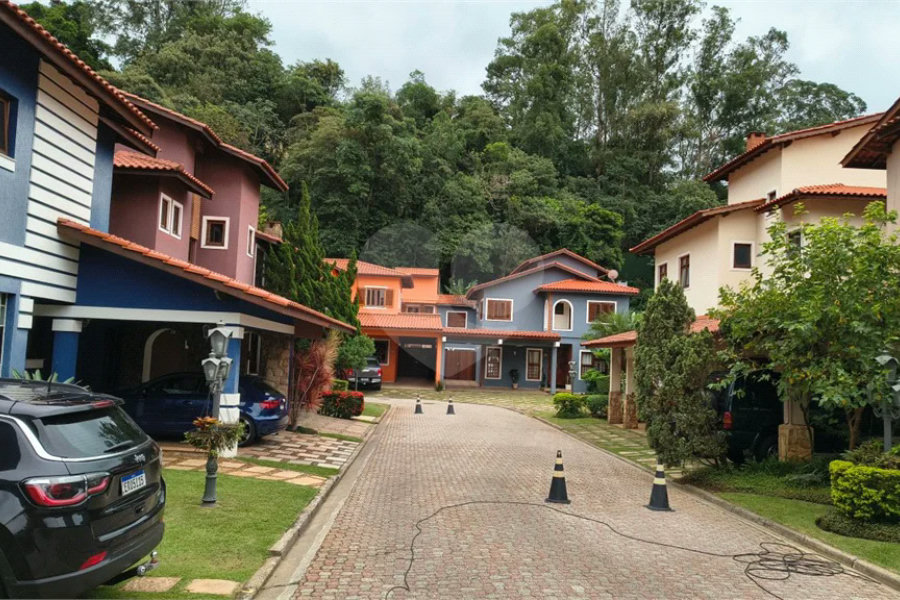 Casa à venda com 4 quartos, sendo 3 suítes, no condomínio Da Serra, São Paulo - SP