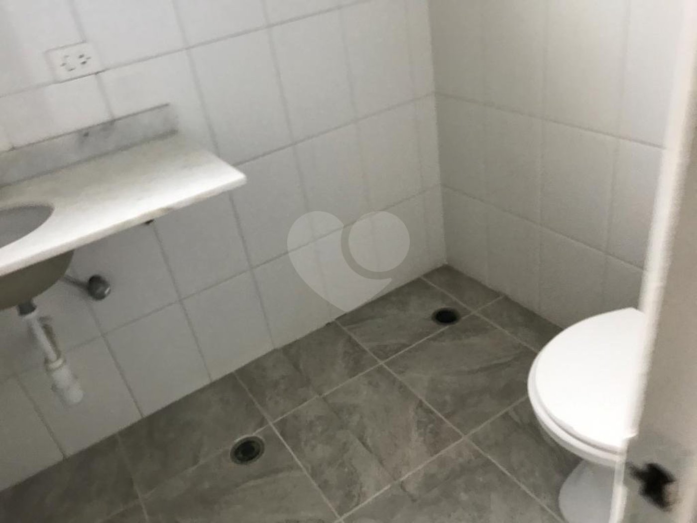 Casa à venda com 3 quartos, sendo 1 suíte, no condomínio Morada dos Pássaros, São Paulo - SP