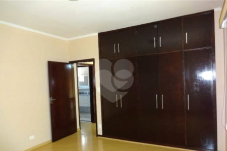 Sobrado à venda com 3 quartos, sendo 1 suíte, em Jardim São Luís, São Paulo, SP