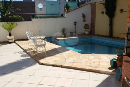 Casa à venda com 3 quartos, sendo 1 suíte, em Jardim das Flores, Atibaia, SP