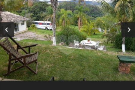 Chácara à venda ou para alugar com 4 quartos, sendo 1 suíte, em Vila Omízollo, Louveira, SP