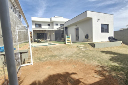 Casa à venda com 5 quartos, sendo 3 suítes, no condomínio Residencial Terras de Vinhedo, Vinhedo - SP