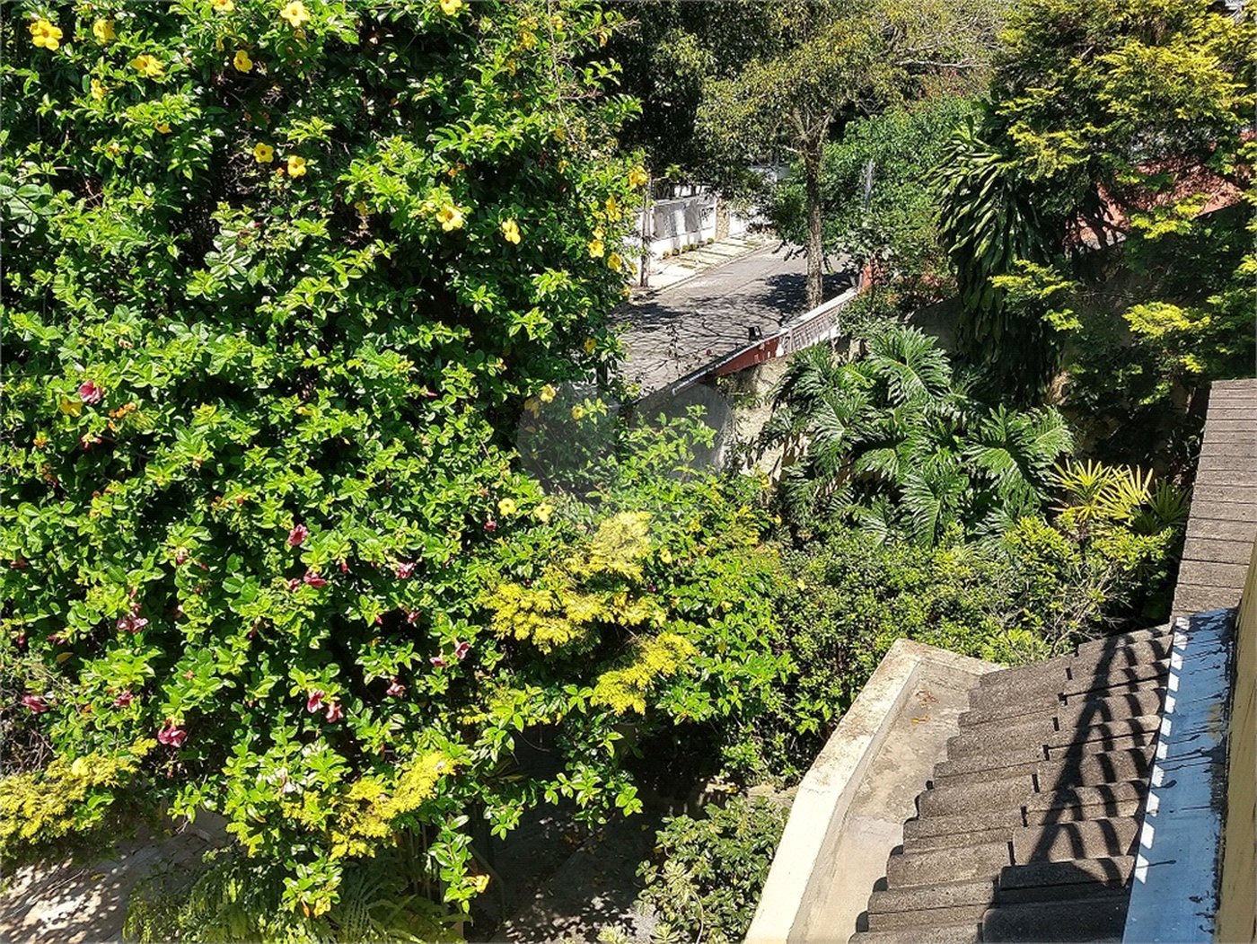 Sobrado à venda com 4 quartos, sendo 1 suíte, em Parque dos Príncipes, São Paulo, SP