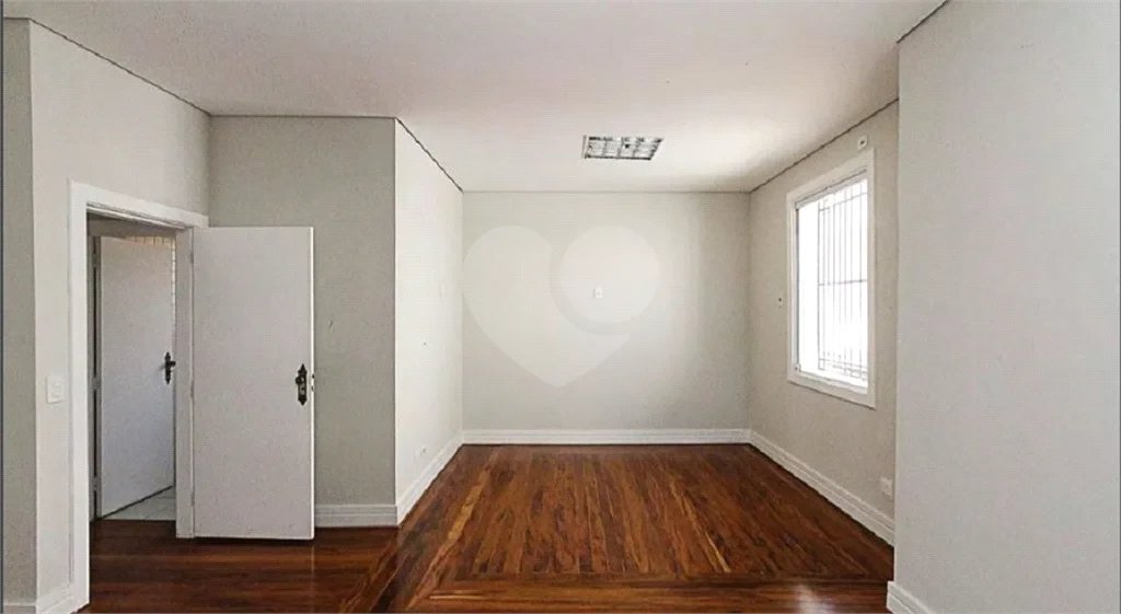Sobrado à venda no Belenzinho de 208 m² com 6 dormitórios, 4 banheiros e 2 vagas