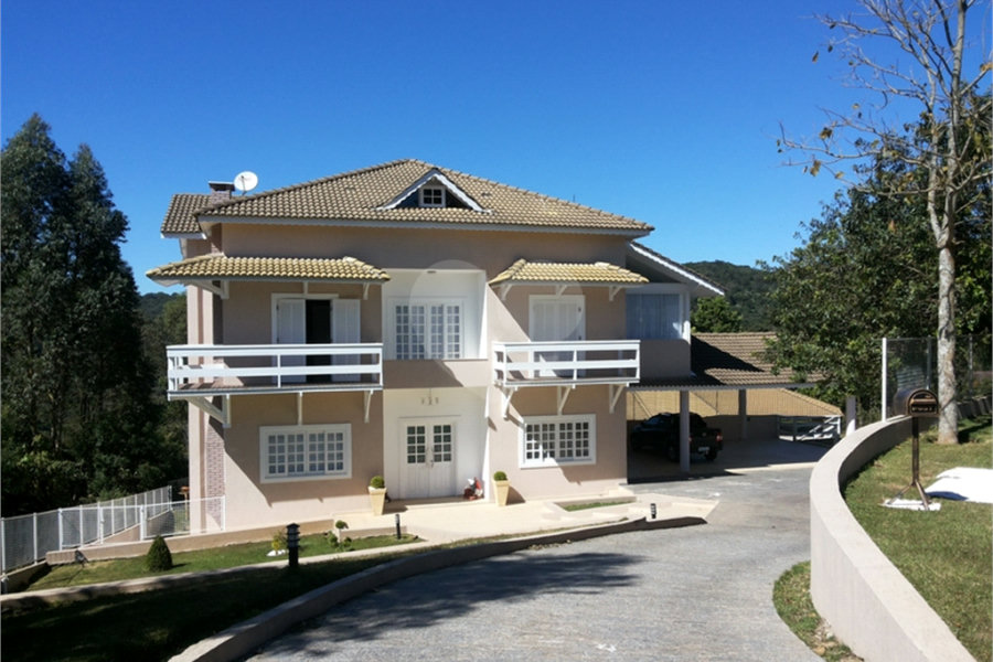Casa à venda com 4 suítes no condomínio Suíça da Cantareira, Mairiporã - SP