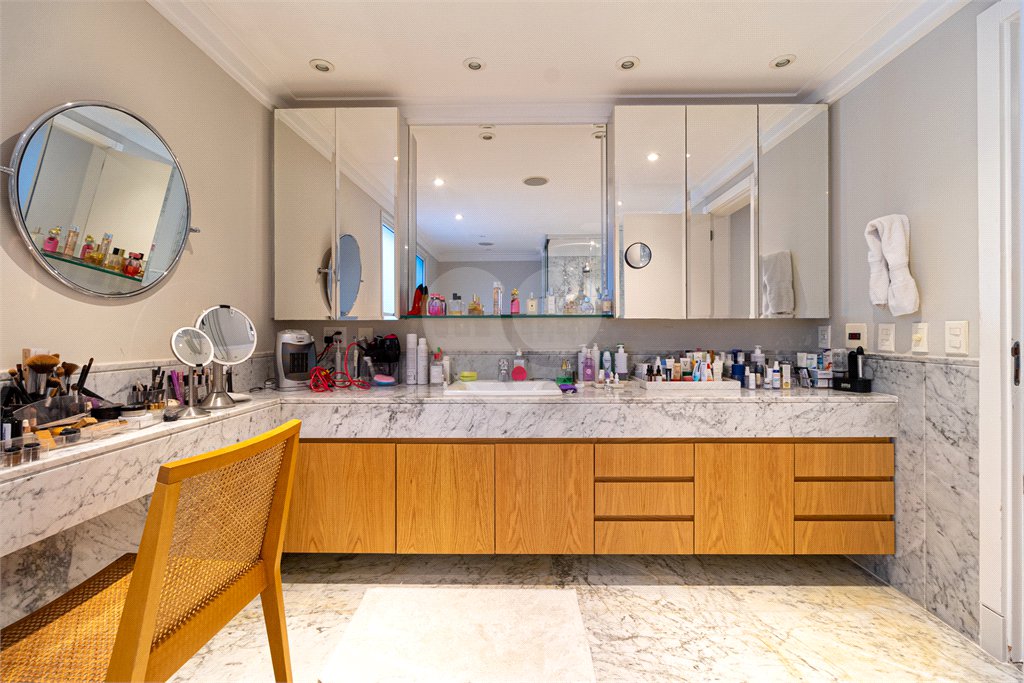 Apartamento à venda com 5 suítes em Moema, São Paulo, SP