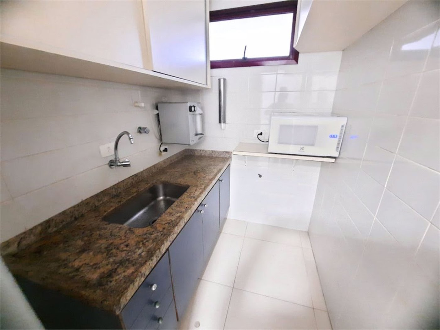 Apartamento Residencial à venda, Pitangueiras, Guarujá - AP0136.