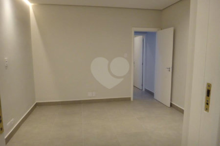 Casa à venda com 3 quartos, sendo 2 suítes,  em Mirandópolis, São Paulo, SP