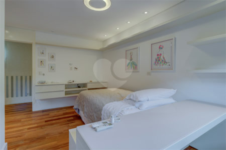 Casa à venda ou para alugar com 5 suítes em Alto da Boa Vista, São Paulo, SP
