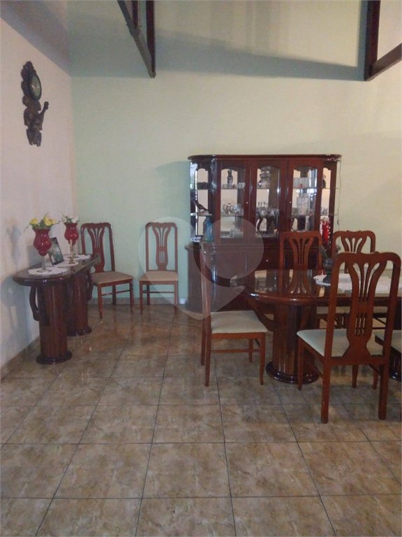 Casa à venda com 4 quartos, sendo 3 suítes,  em Vila Áurea, Poá, SP