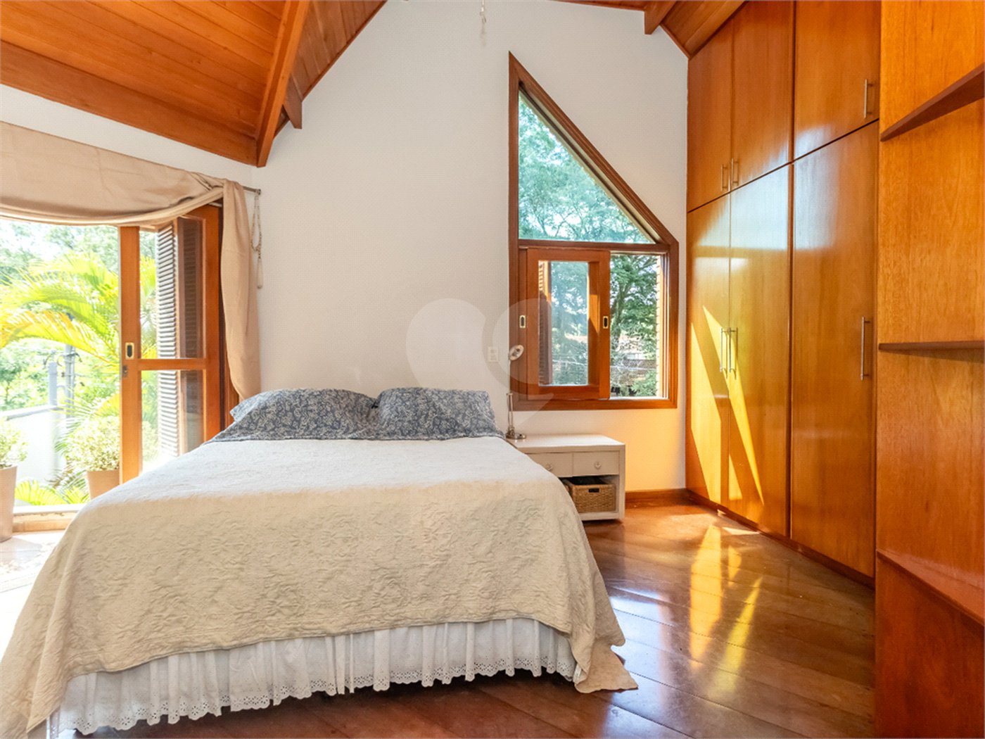 Casa à venda com 4 quartos, sendo 2 suítes, em Jardim Marajoara, São Paulo, SP