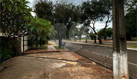 Casa à venda com 3 quartos, sendo 1 suíte,  no Centro, Ponta Porã, MS