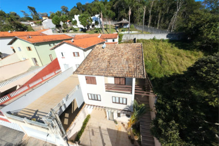 Casa à venda com 4 quartos, sendo 1 suíte, em Jardim Villaça, São Roque, SP