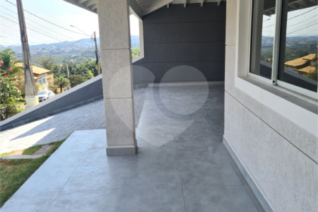 Casa à venda com 3 quartos, sendo 2 suítes, no condomínio Terras de São Francisco, Vinhedo - SP