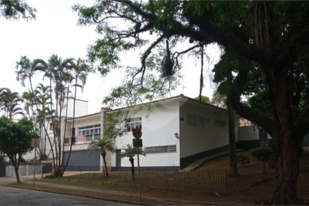 Casa Térrea à venda ou para alugar com 3 quartos, sendo 1 suíte, em Caxingui, São Paulo, SP