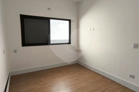 Casa à venda com 3 quartos, sendo 1 suíte, no condomínio Villagio Brasil, Atibaia - SP