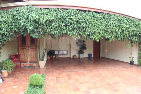 Casa à venda ou para alugar com 3 suítes em Vila Petrópolis, Atibaia, SP