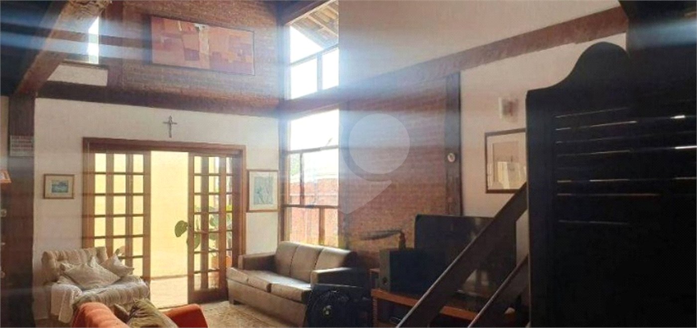 Casa à venda com 3 quartos, sendo 1 suíte, no condomínio Terras de São Francisco, Vinhedo - SP