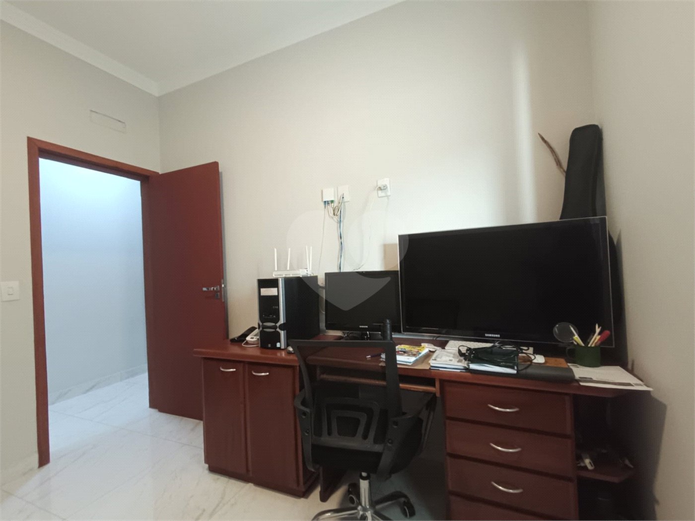 Casa à venda com 3 quartos, sendo 1 suíte,  no condomínio Ipes 2, Tatuí - SP