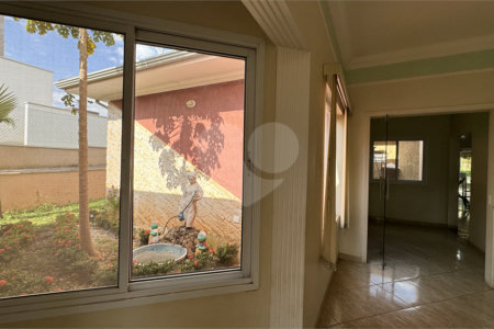 Casa à venda com 4 quartos, sendo 3 suítes, no condomínio Terras de Mont Serrat, Salto - SP