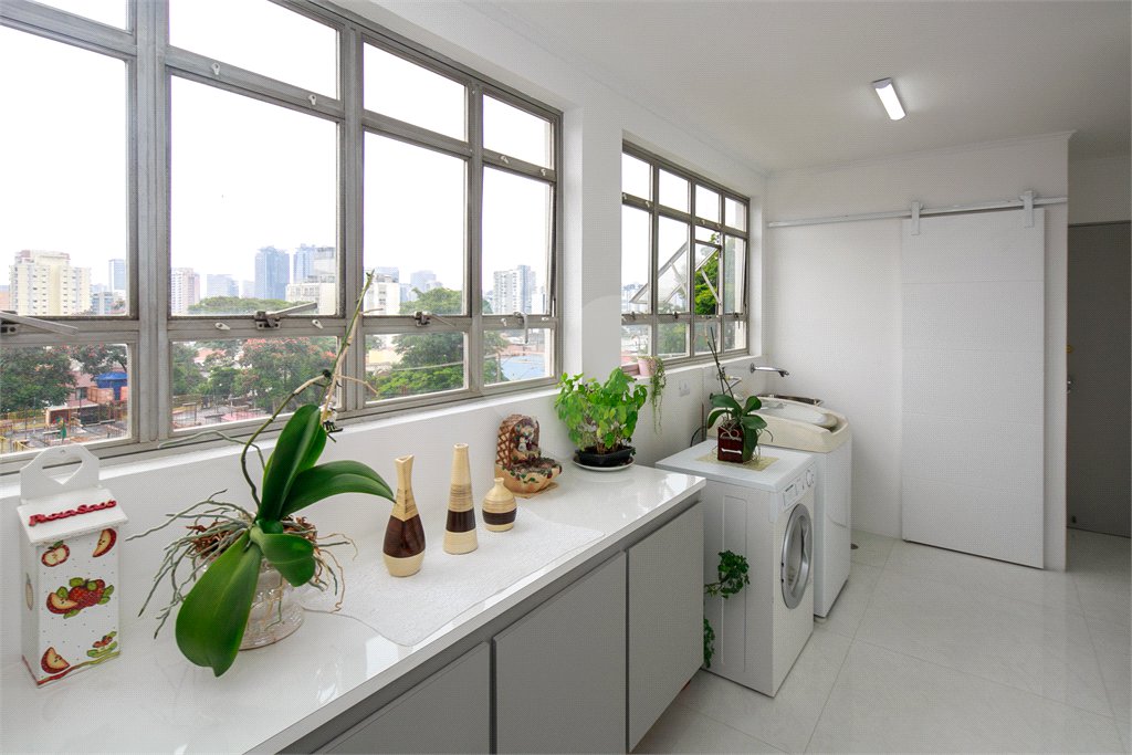 Apartamento à venda com 4 quartos, sendo 1 suíte, em Chácara Santo Antônio (zona Sul), São Paulo, SP