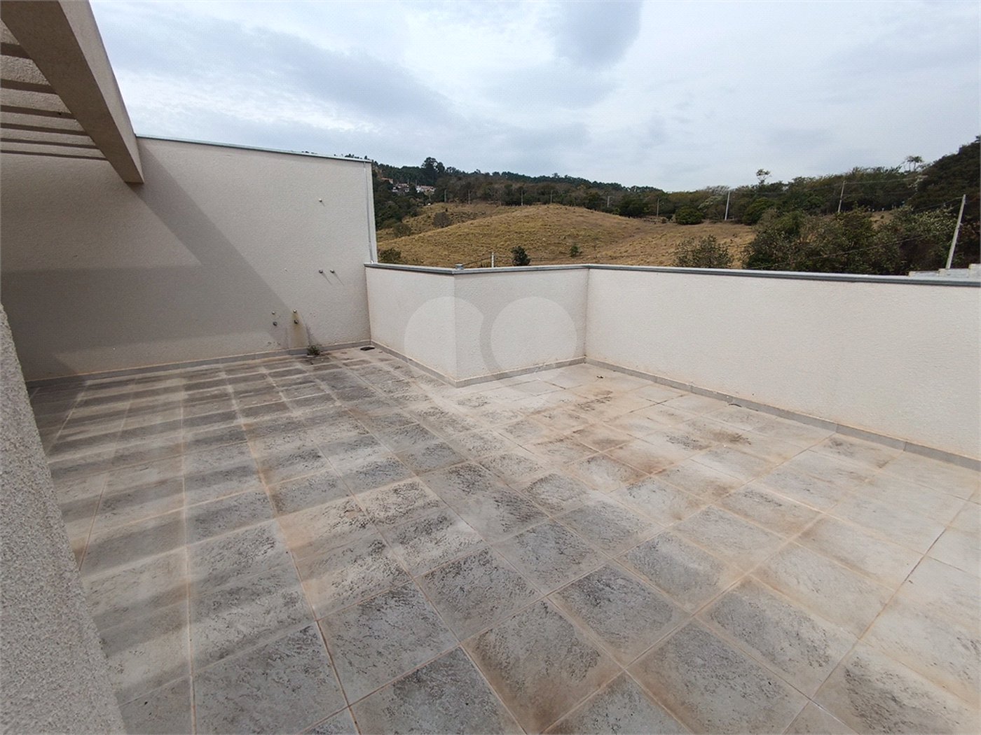 Apartamento à venda com 2 quartos, sendo 1 suíte, em Bairro do Cambará, São Roque, SP