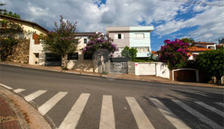 Sobrado à venda com 3 quartos em Parque IX de Julho, São Roque, SP