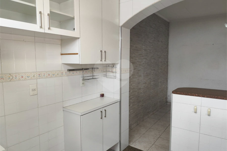 Sobrado à venda com 2 quartos em Vila Nivi, São Paulo, SP