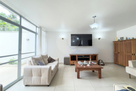Casa de Vila à venda com 3 quartos, sendo 1 suíte, em Indianópolis, São Paulo, SP