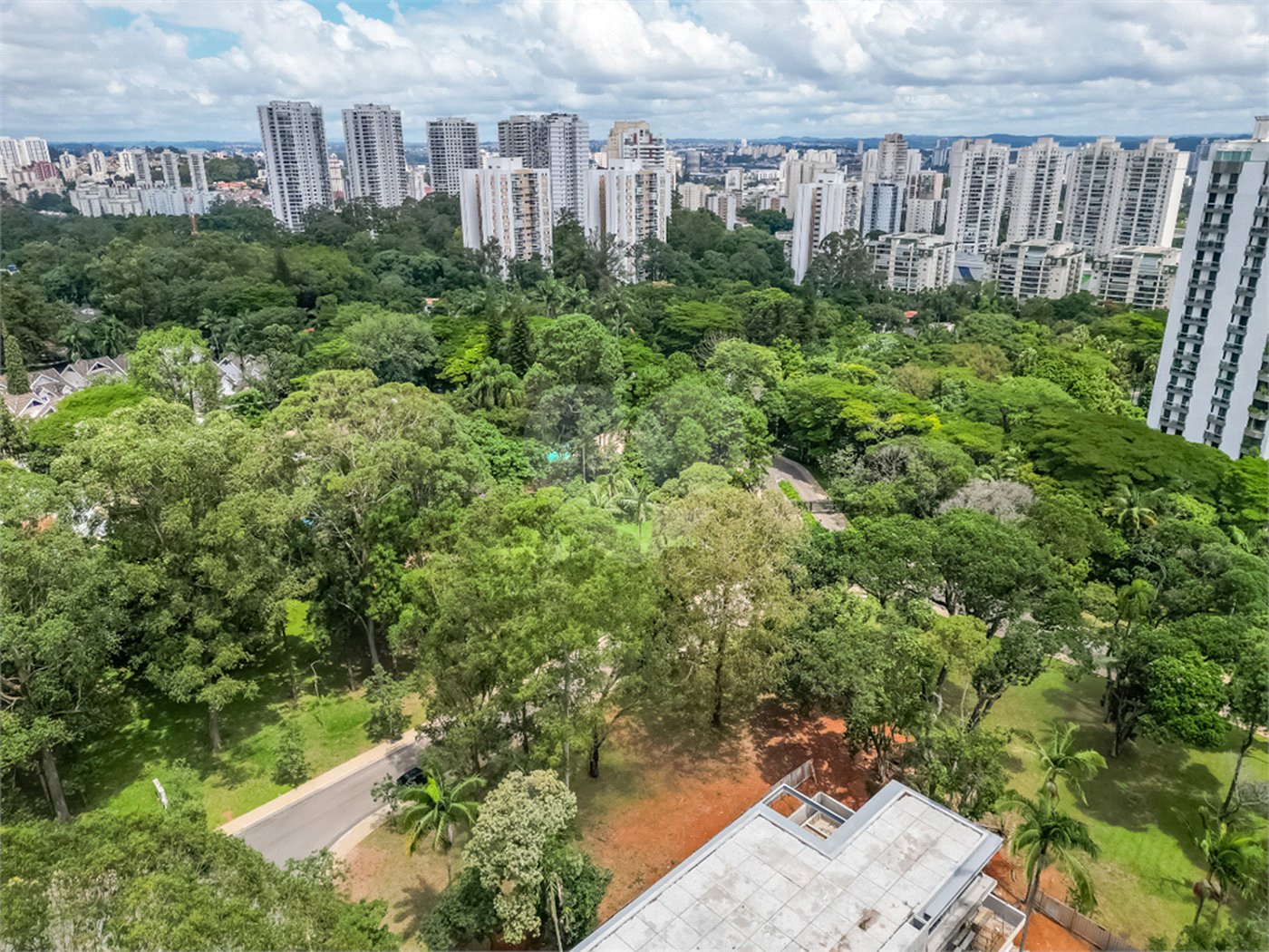 Terreno à venda no condomínio Chácara Santa Helena, São Paulo - SP