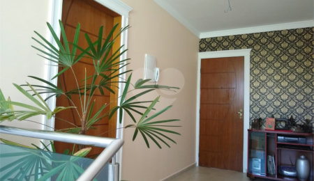 Sobrado à venda com 4 quartos, sendo 3 suítes,  em Jardim Estância Brasil, Atibaia, SP