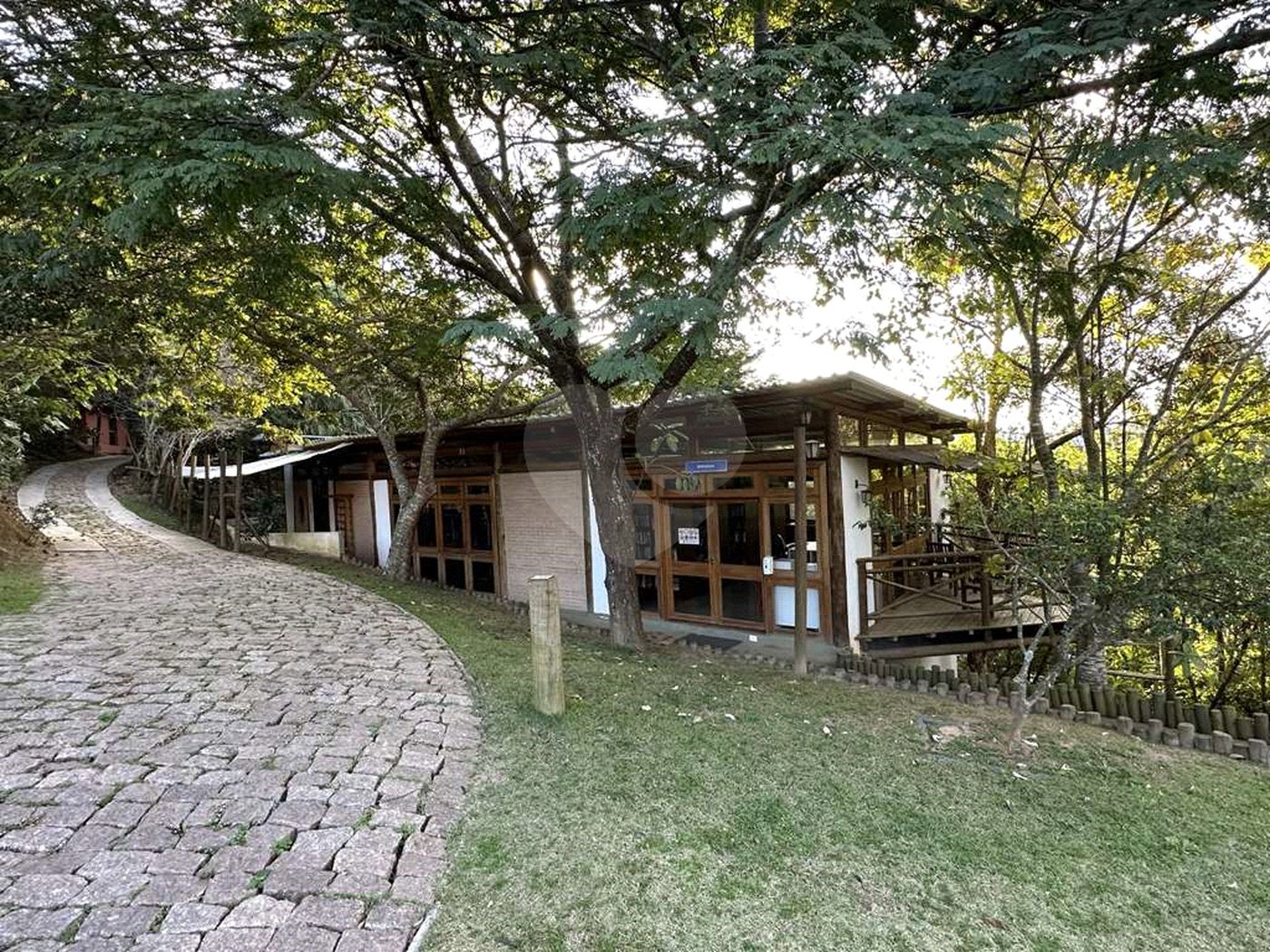 Casa à venda com 4 quartos, sendo 2 suítes,  no condomínio Granja Vianna II, Cotia - SP