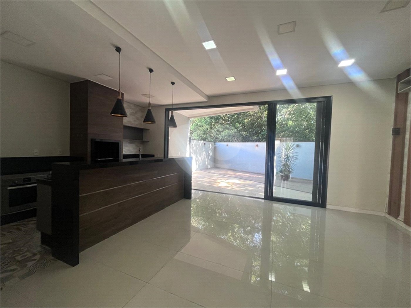 Casa à venda com 3 quartos, sendo 1 suíte, no condomínio Jardim Guarujá, Salto - SP